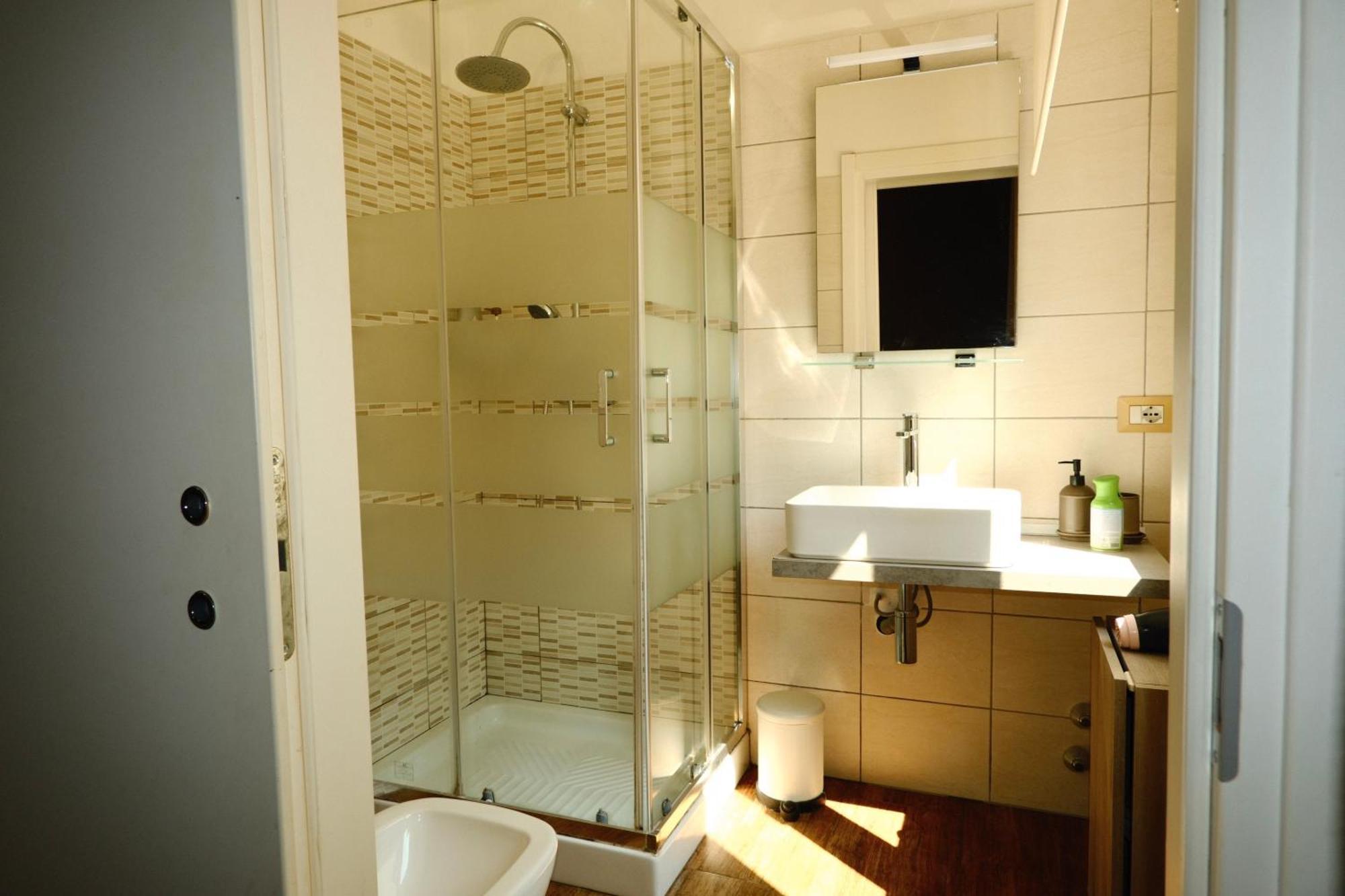 Double or Twin Room Private Bathroom
