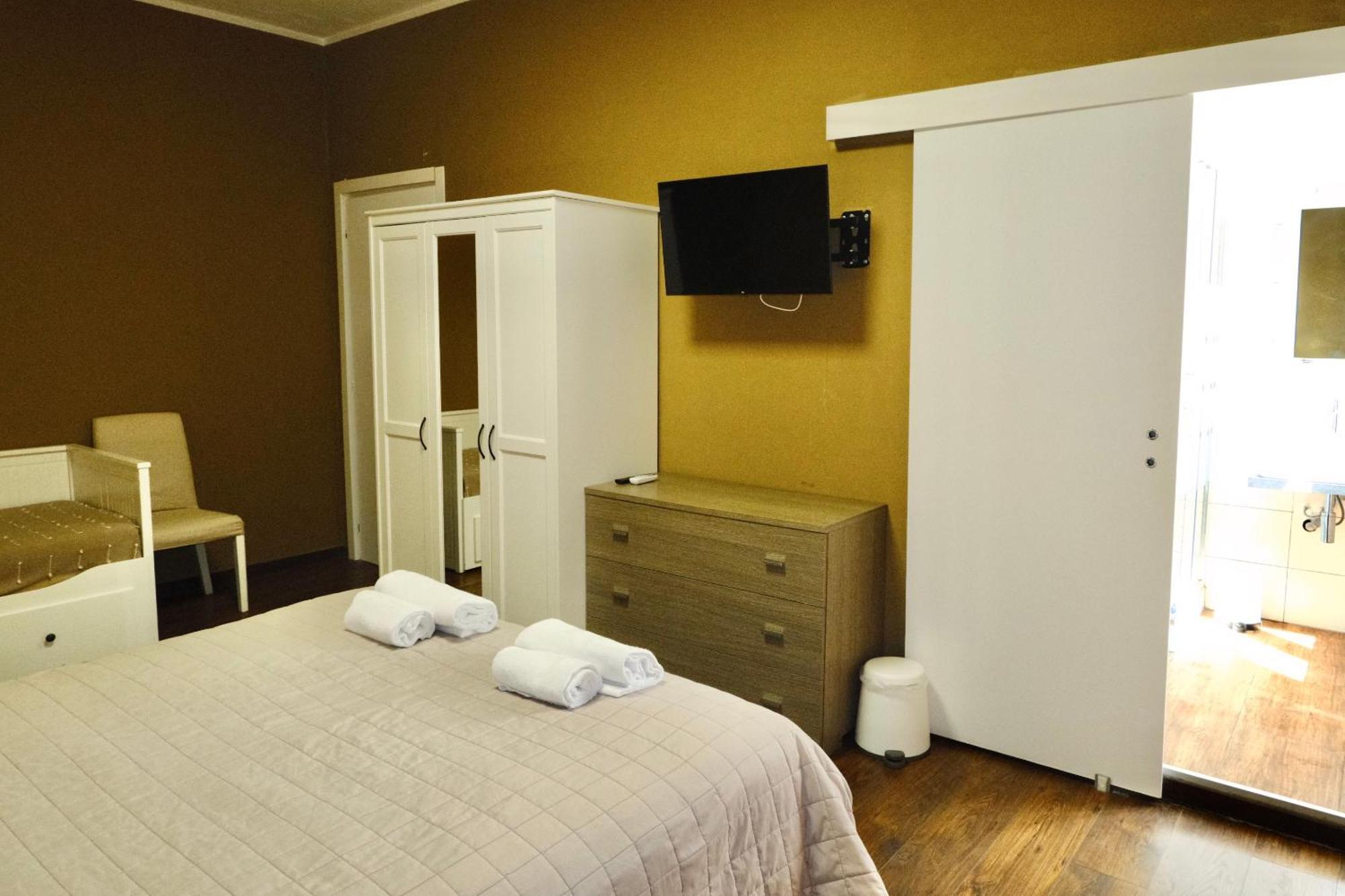 Double or Twin Room Private Bathroom