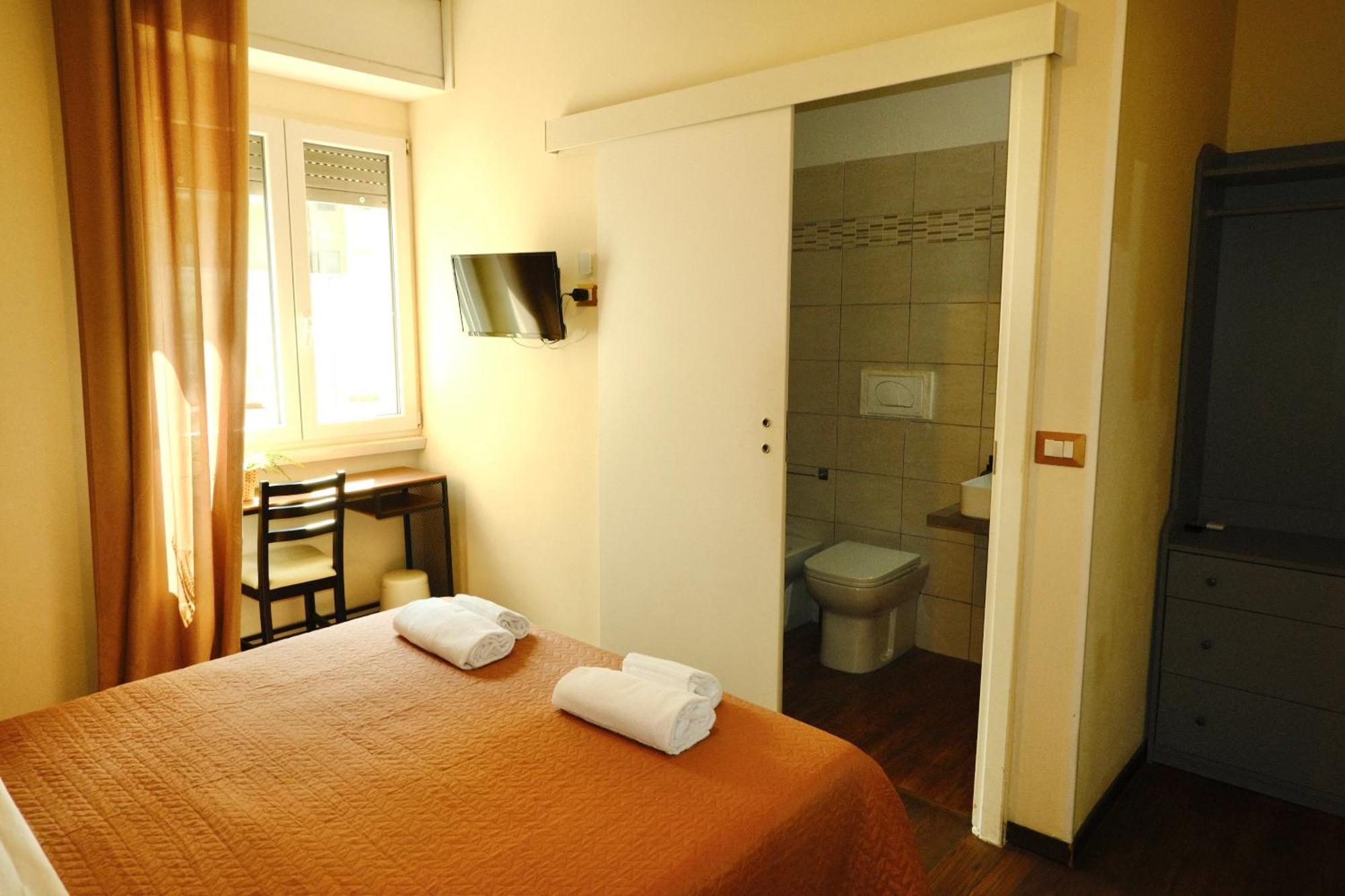 Double Room Private Bathroom