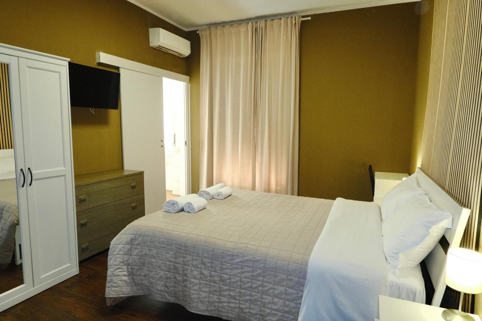 Double or Twin Room Private Bathroom